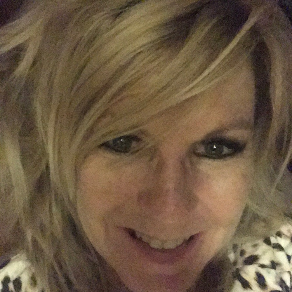 Meet your Posher, Lora